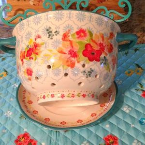 SOLD Woman Fruit colander set wildflower whimsy NWB Pioneer Woman